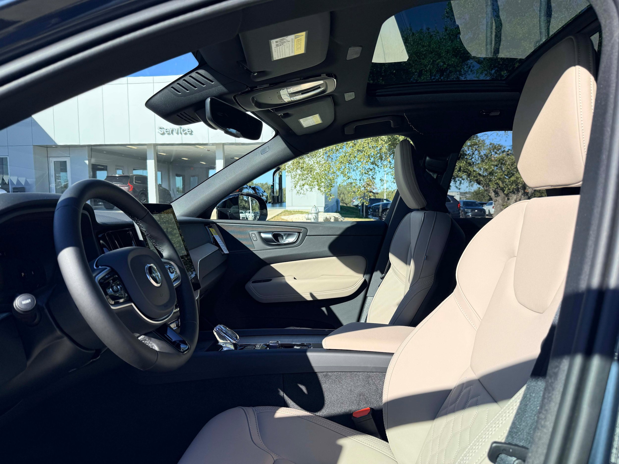 New 2026 Volvo XC60 B5 Plus w/ Protection Package Premier AWD/4WD image 11