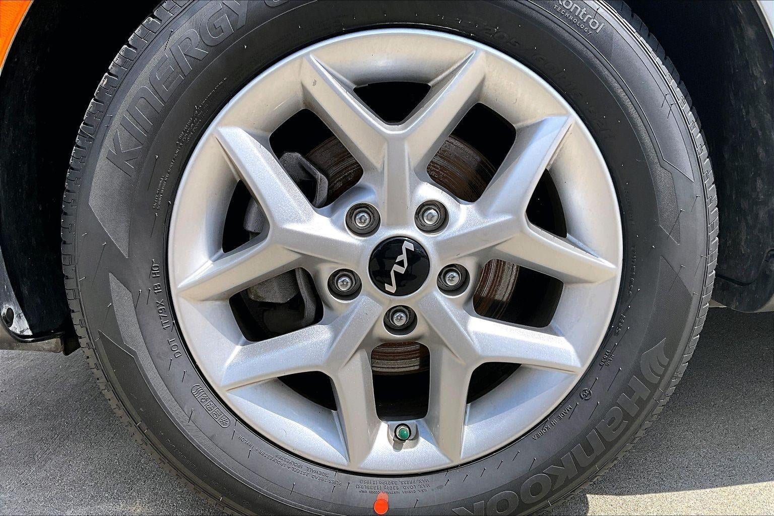 Used 2025 Kia Soul LX w/ LX Technology Package FWD image 34