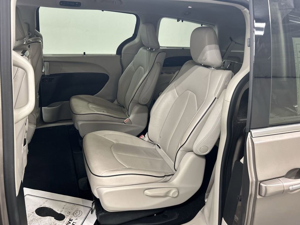 Used 2018 Chrysler Pacifica Limited FWD image 20