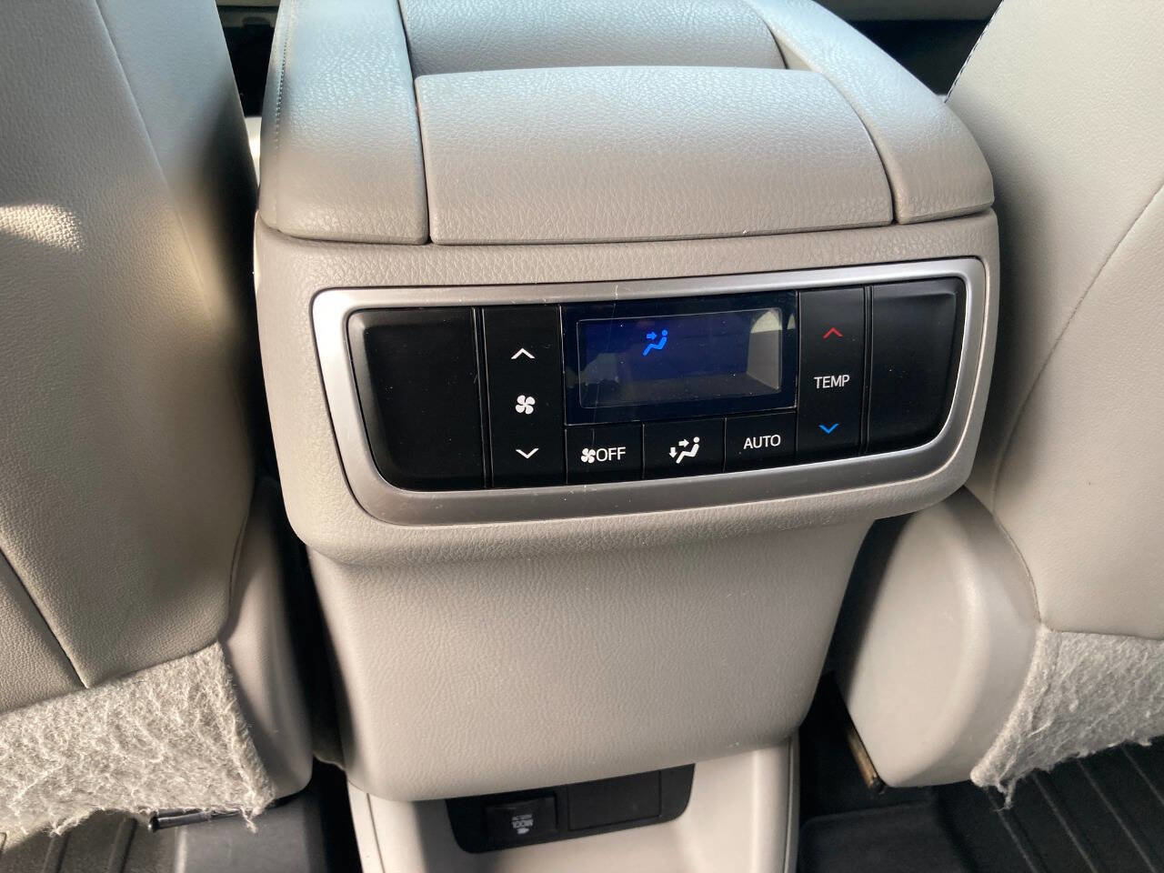 Used 2015 Toyota Highlander Limited AWD/4WD image 36