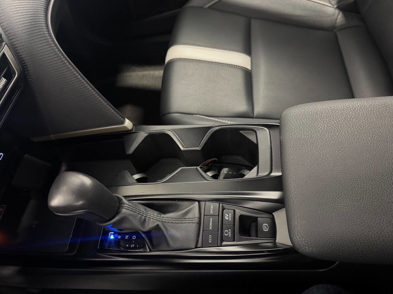 Used 2025 Toyota Camry SE image 35