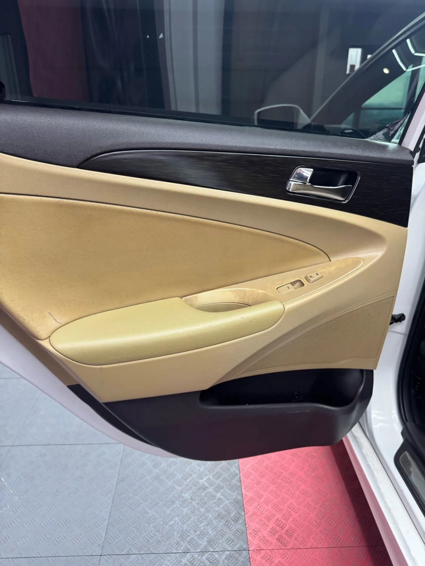 Used 2011 Hyundai Sonata Limited w/ Navigation Pkg 5 image 18