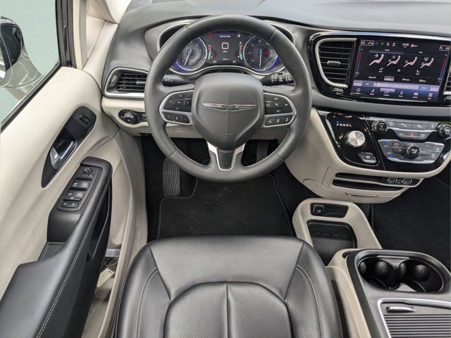 Used 2024 Chrysler Pacifica Touring-L FWD image 14