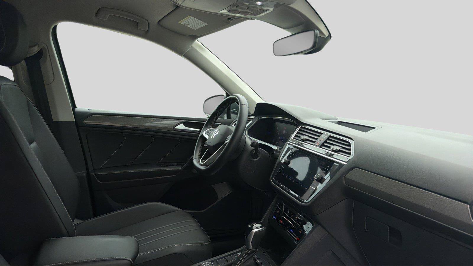 Used 2023 Volkswagen Tiguan SE AWD/4WD image 21