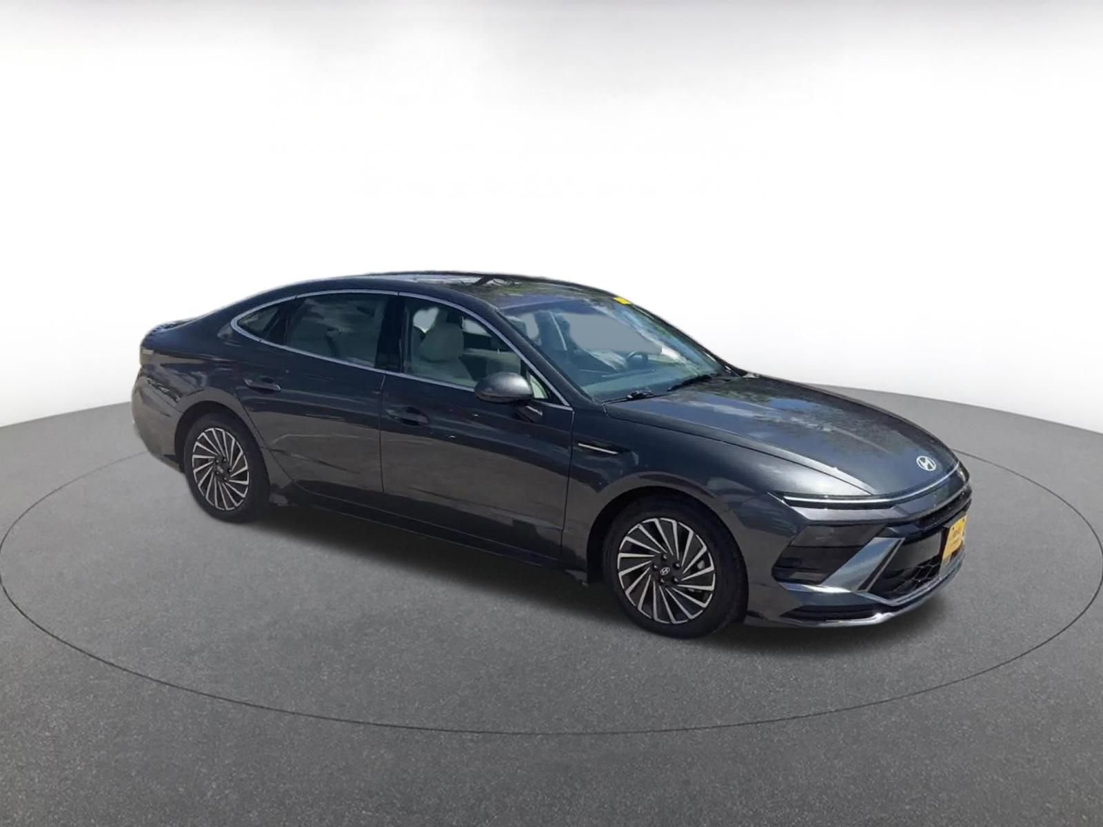 Used 2025 Hyundai Sonata SEL FWD image 2