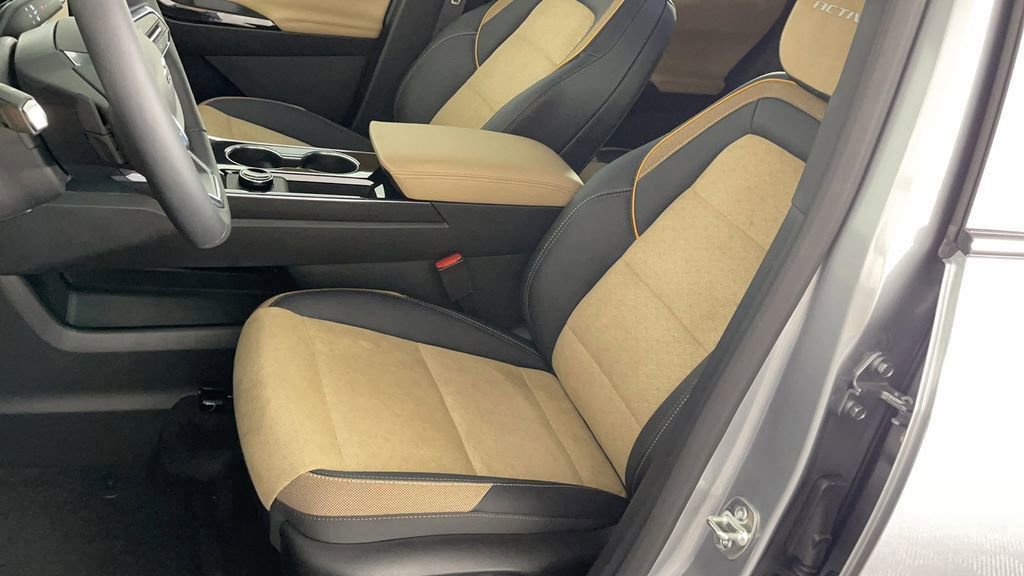 New 2025 Chevrolet Equinox ACTIV image 12
