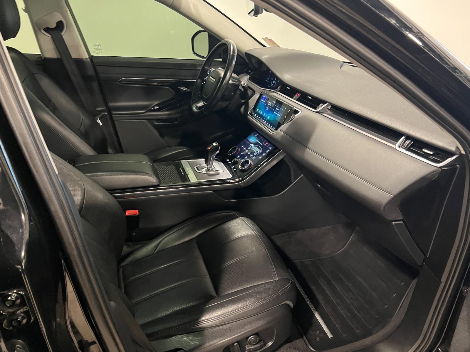 Used 2020 Land Rover Range Rover Evoque SE image 38