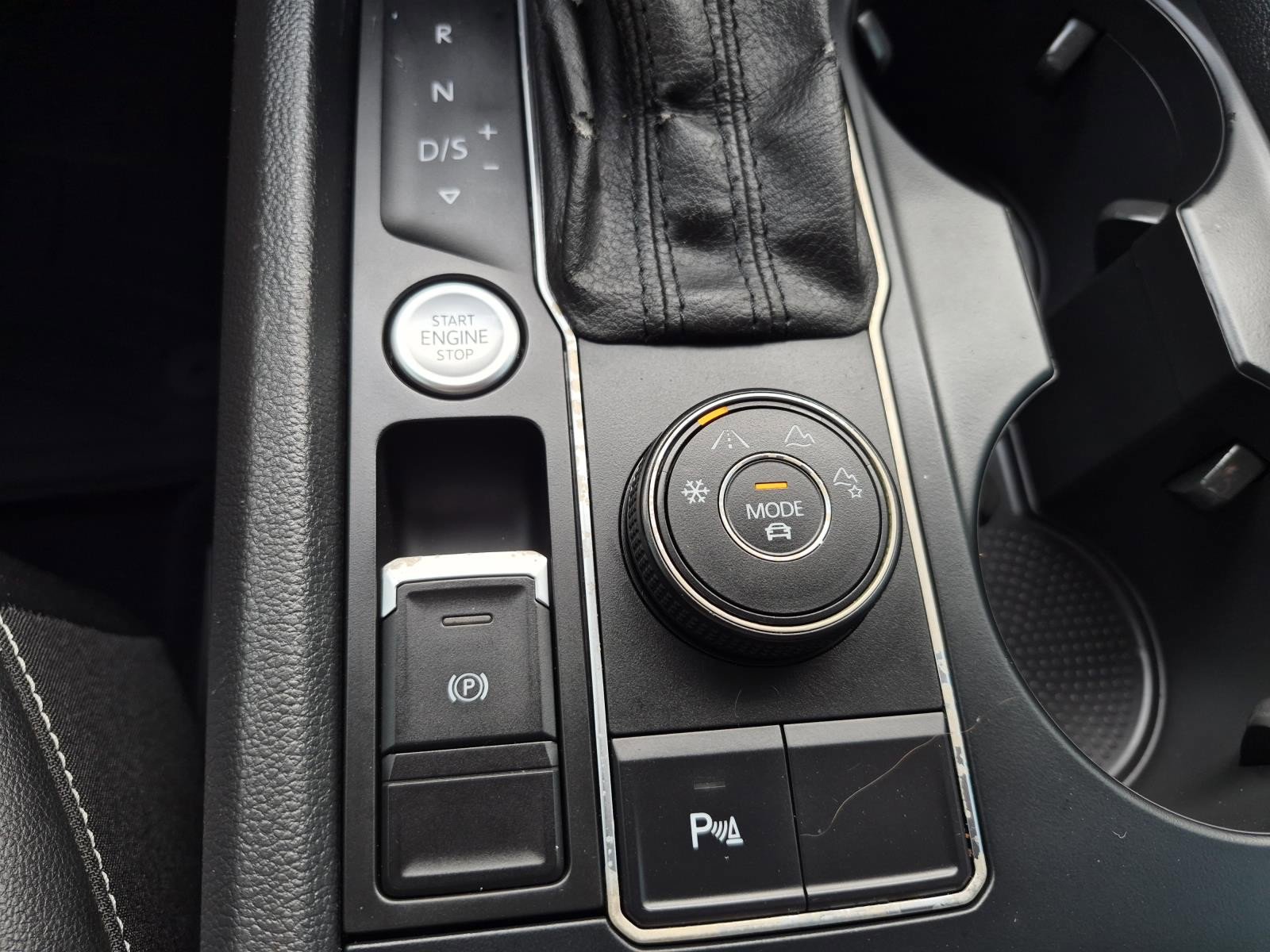 Used 2021 Volkswagen Atlas SE w/ Towing Package AWD/4WD image 32