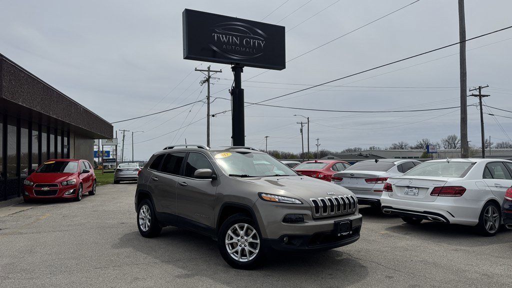 Used 2017 Jeep Cherokee Latitude w/ Safety/Convenience Group image 1