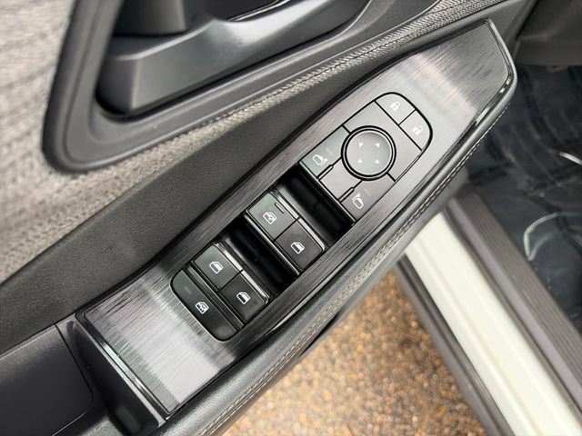 Used 2022 Nissan Rogue S AWD/4WD image 25