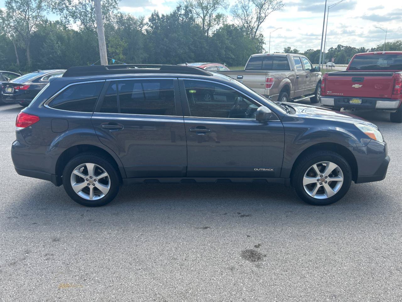 Used 2014 Subaru Outback 2.5i w/ Alloy Wheel Package AWD/4WD image 4