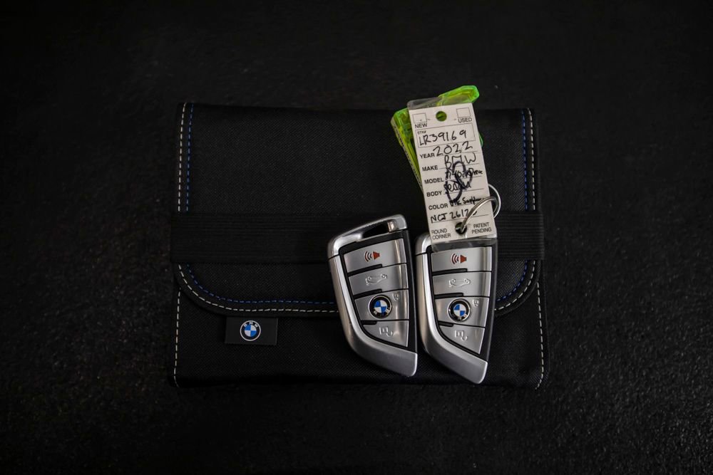 Used 2022 BMW 740i xDrive w/ Premium Package image 52