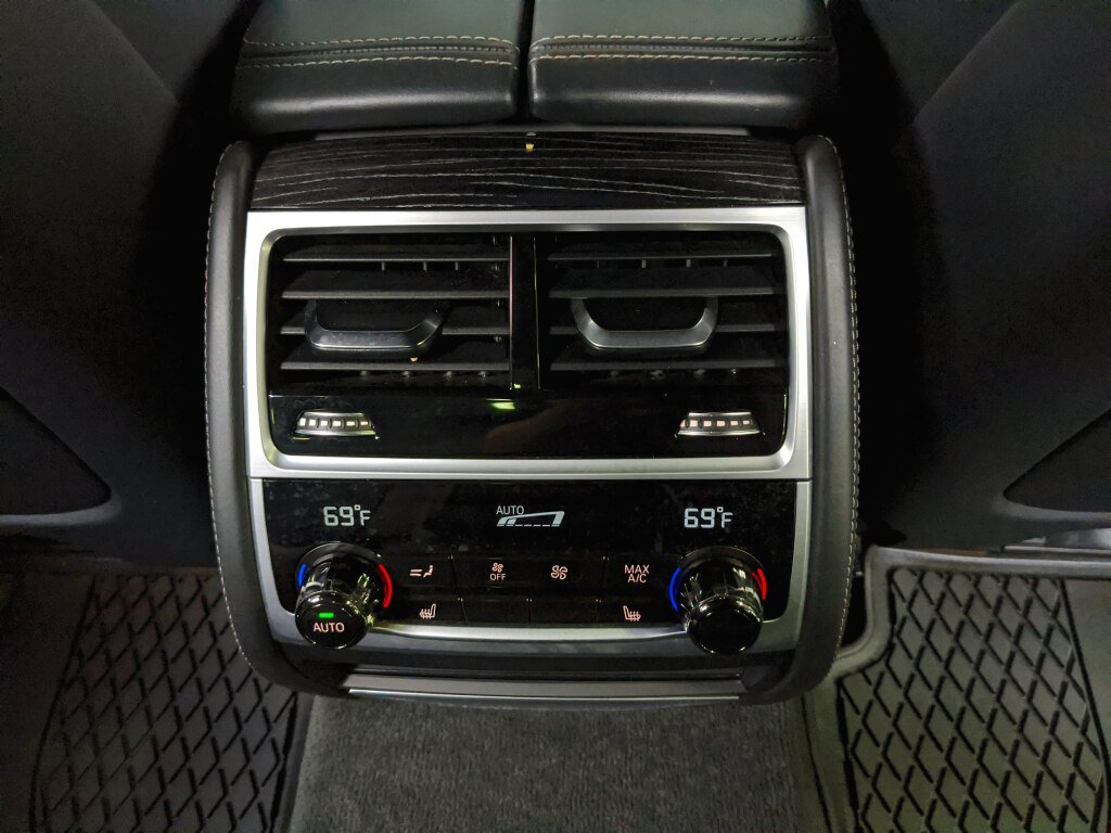 Used 2022 BMW 750i xDrive w/ Executive Package AWD/4WD image 30