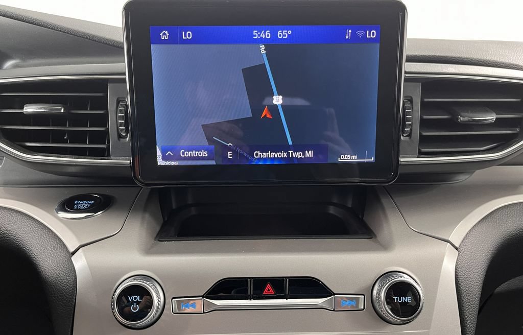 Used 2023 Ford Explorer XLT w/ Equipment Group 202A AWD/4WD image 3