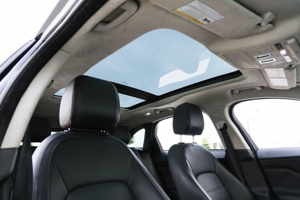 Used 2020 Jaguar F-PACE Prestige AWD/4WD image 24