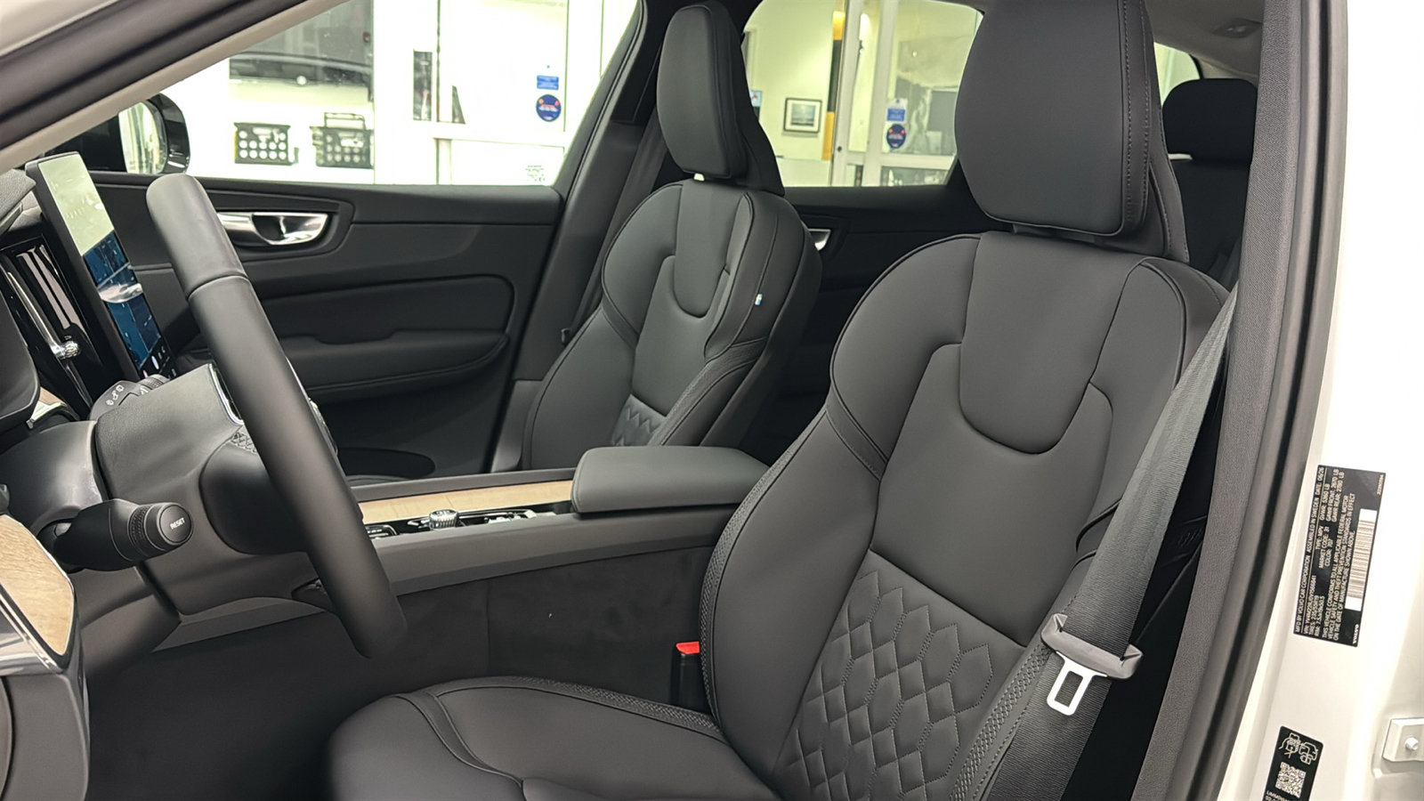New 2027 Volvo XC60 B5 Core AWD/4WD image 23