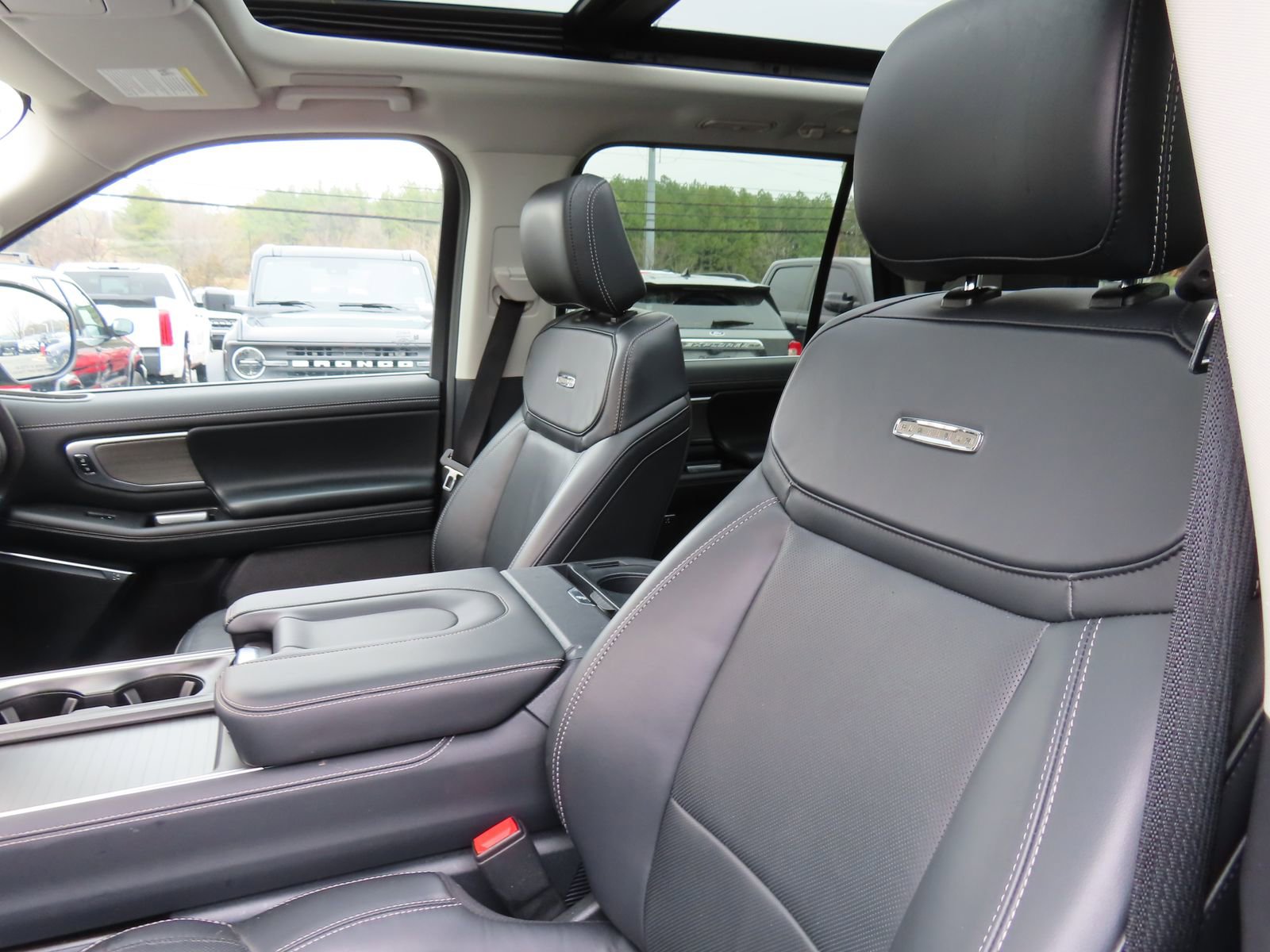 Certified 2025 Ford Expedition Max Platinum w/ Driver's Package image 29