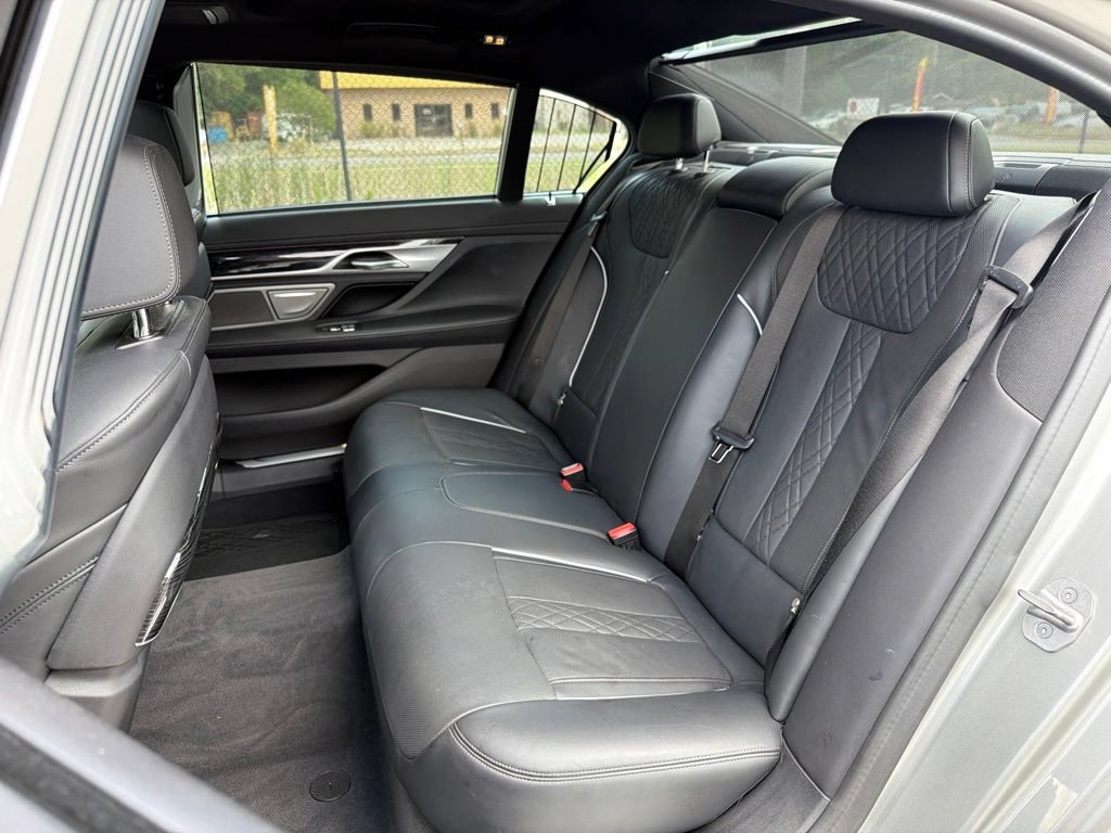 Used 2022 BMW 750Li xDrive AWD/4WD image 23