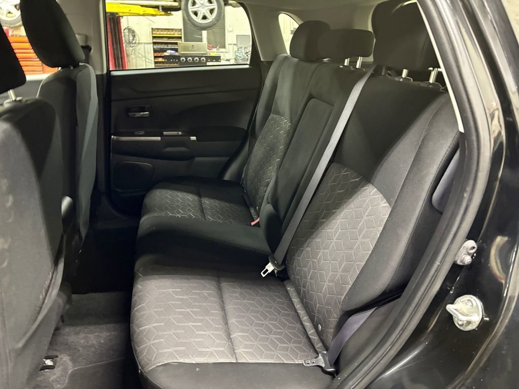 Used 2021 Mitsubishi Outlander Sport SE image 12