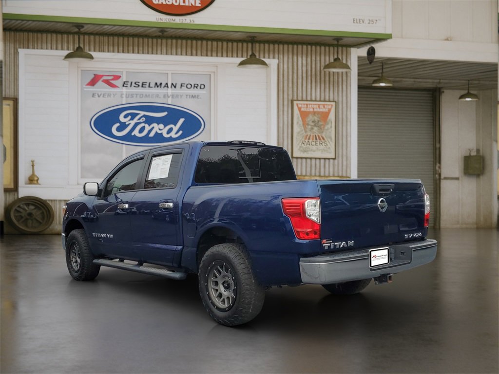 Used 2019 Nissan Titan SV image 3