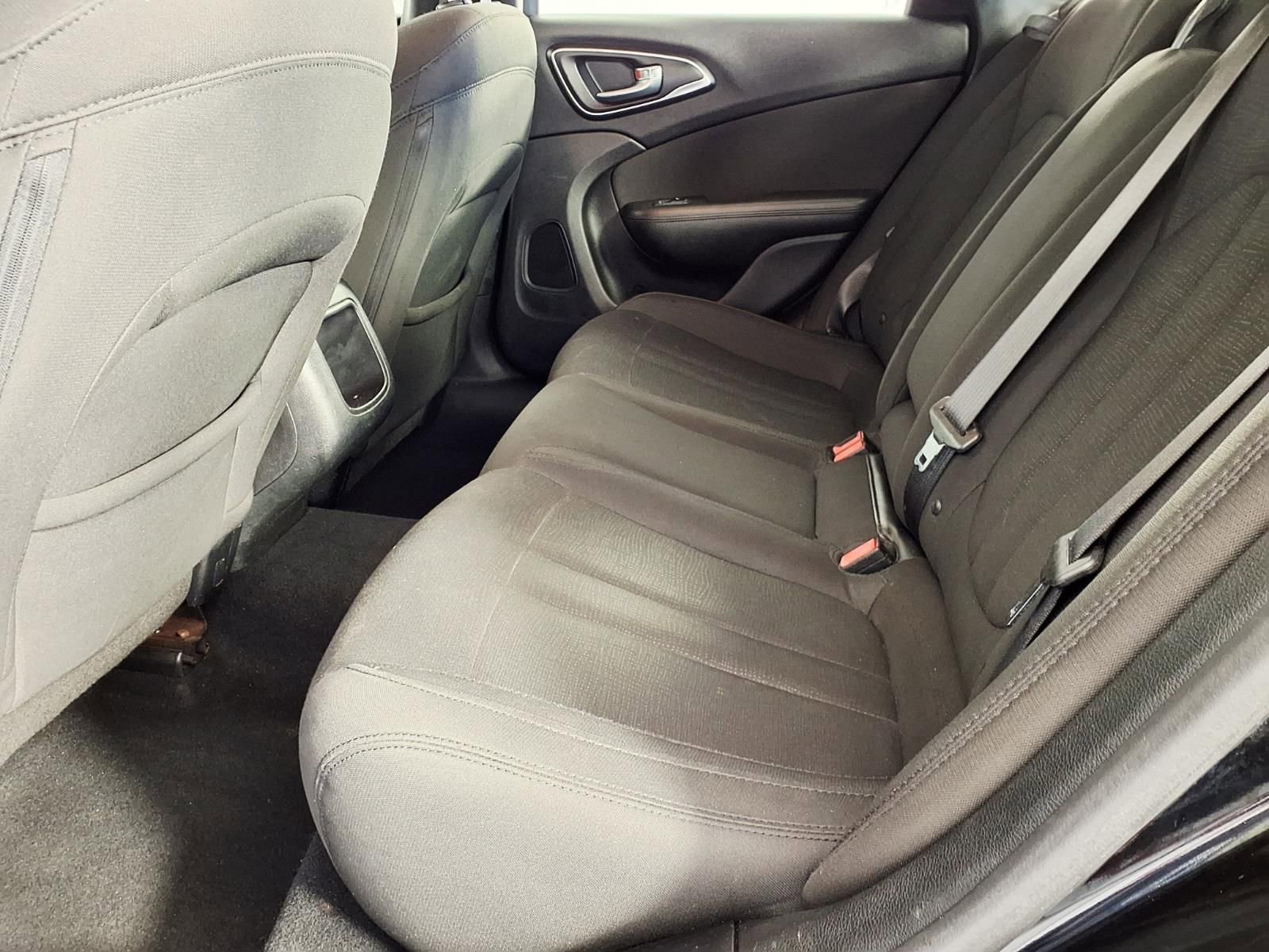 Used 2016 Chrysler 200 Limited w/ Convenience Group image 9