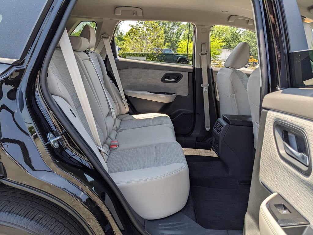 Used 2023 Nissan Rogue SV FWD image 39