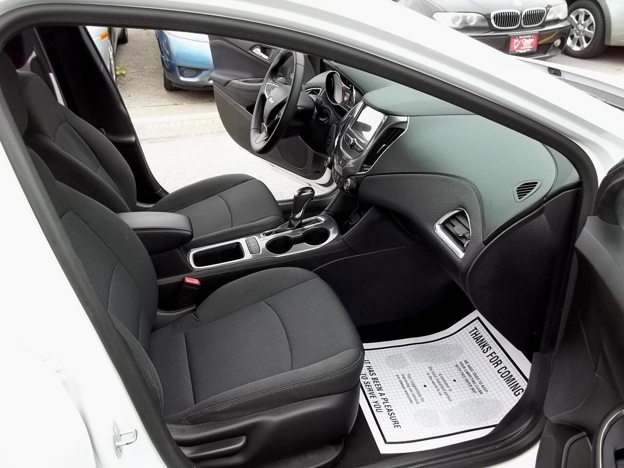 Used 2017 Chevrolet Cruze LT w/ Convenience Package image 10