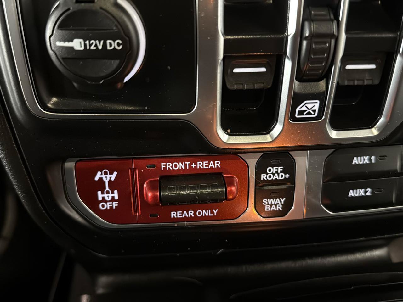 Used 2024 Jeep Wrangler Unlimited Rubicon 4xe w/ Technology Group AWD/4WD image 18