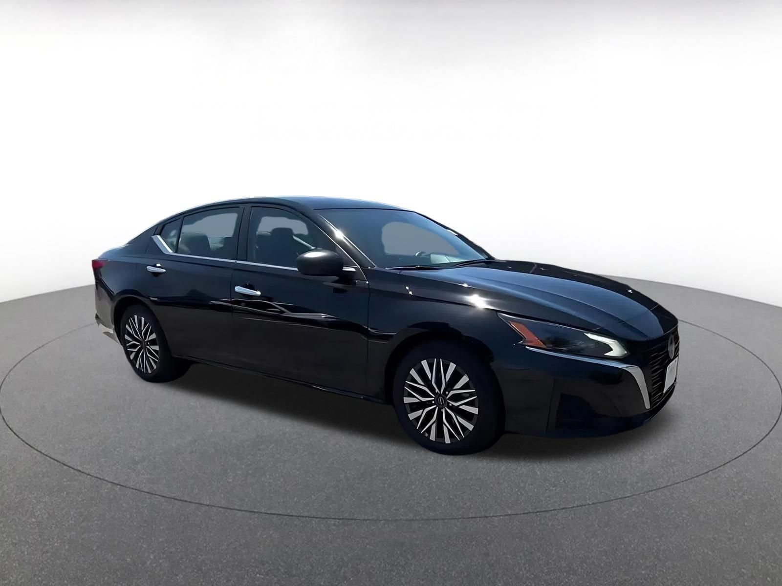 Used 2025 Nissan Altima 2.5 SV FWD video 2