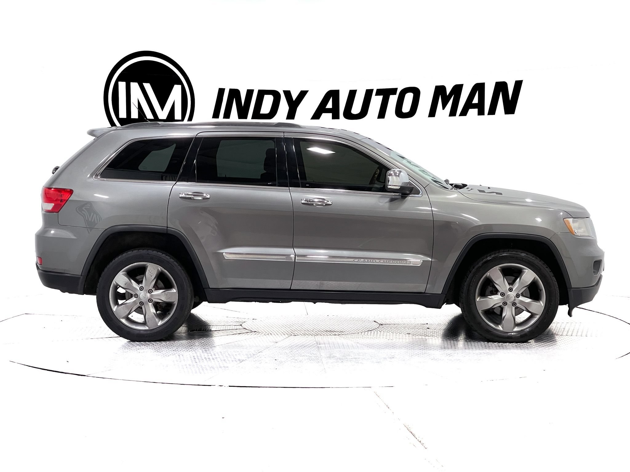 Used 2012 Jeep Grand Cherokee Overland AWD/4WD image 3