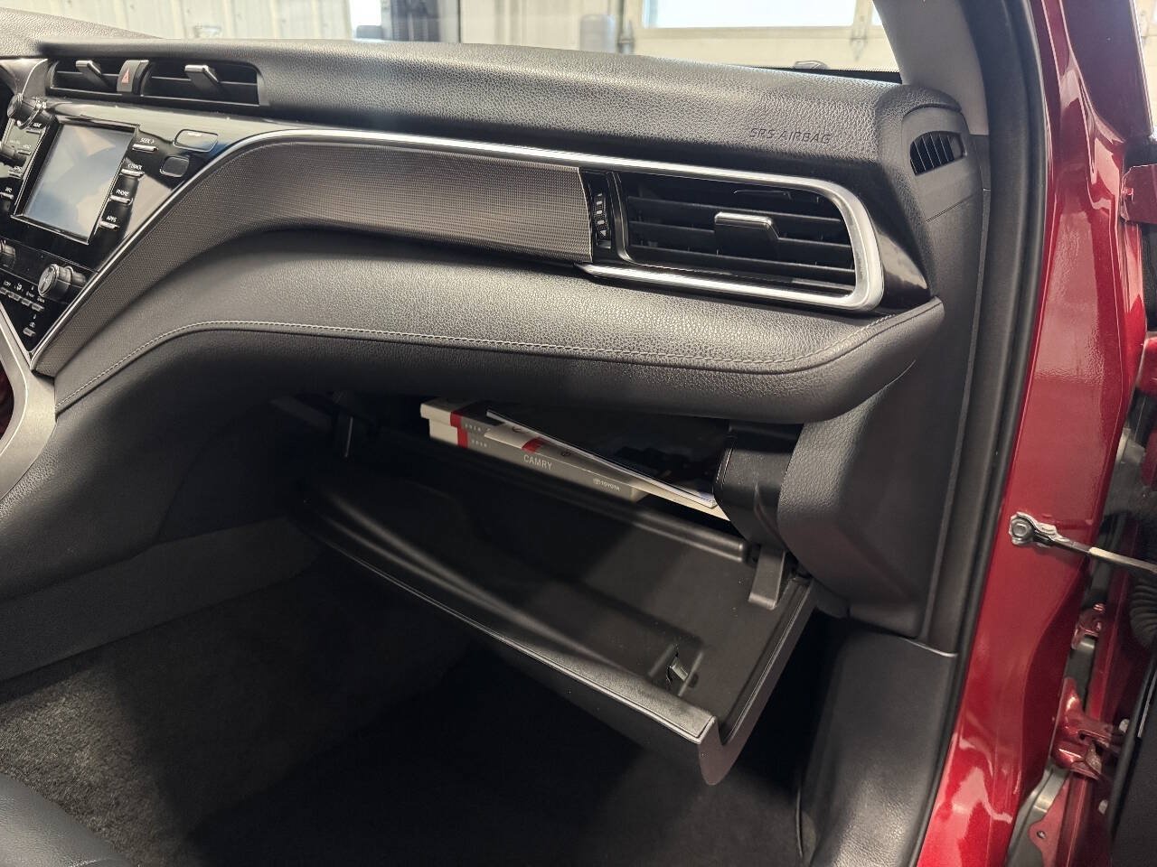 Used 2018 Toyota Camry SE FWD image 19