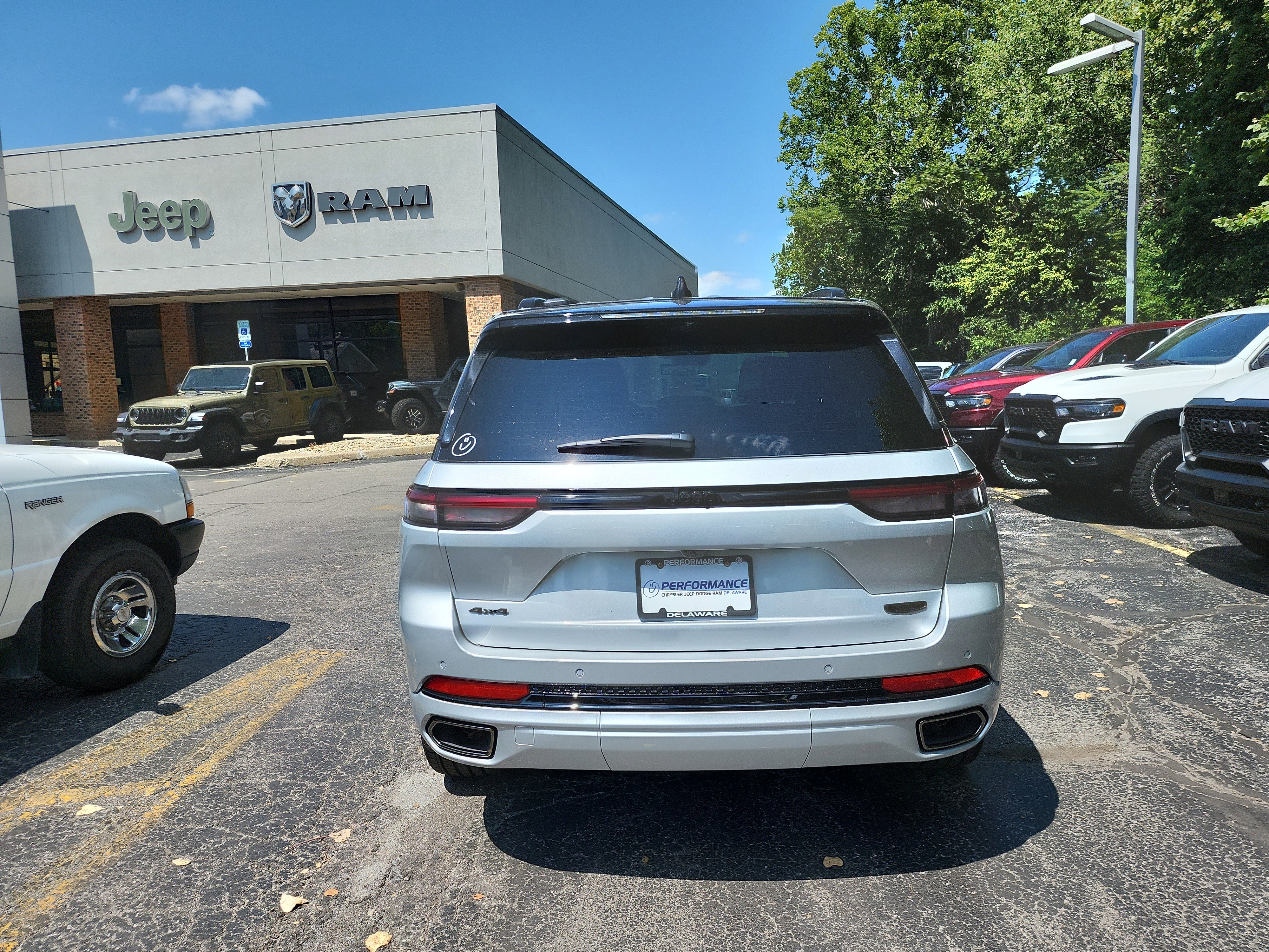 New 2025 Jeep Grand Cherokee Summit image 25