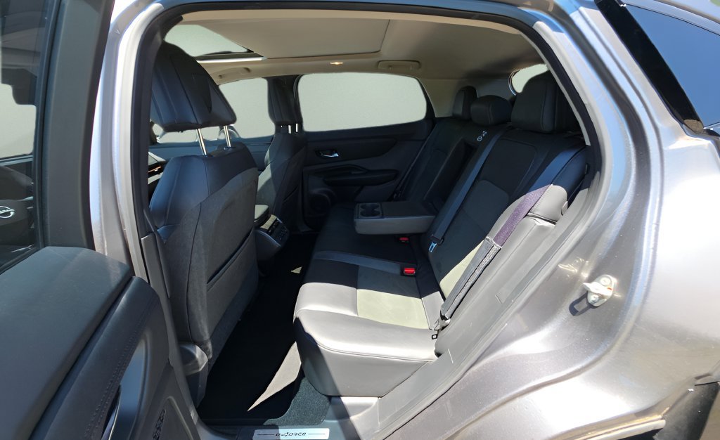 Used 2024 Nissan Ariya AWD image 14