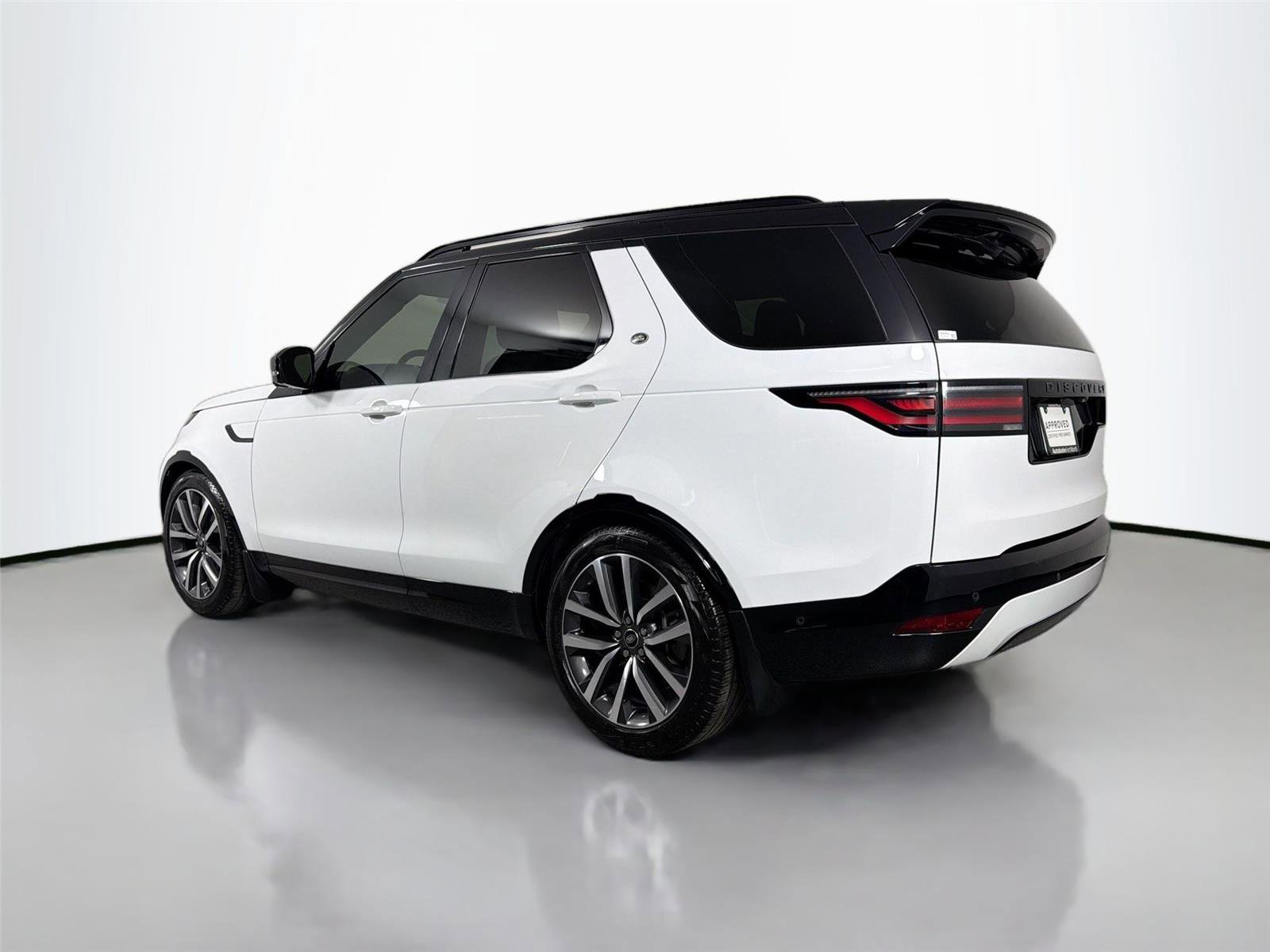 Certified 2024 Land Rover Discovery Dynamic SE AWD/4WD image 7