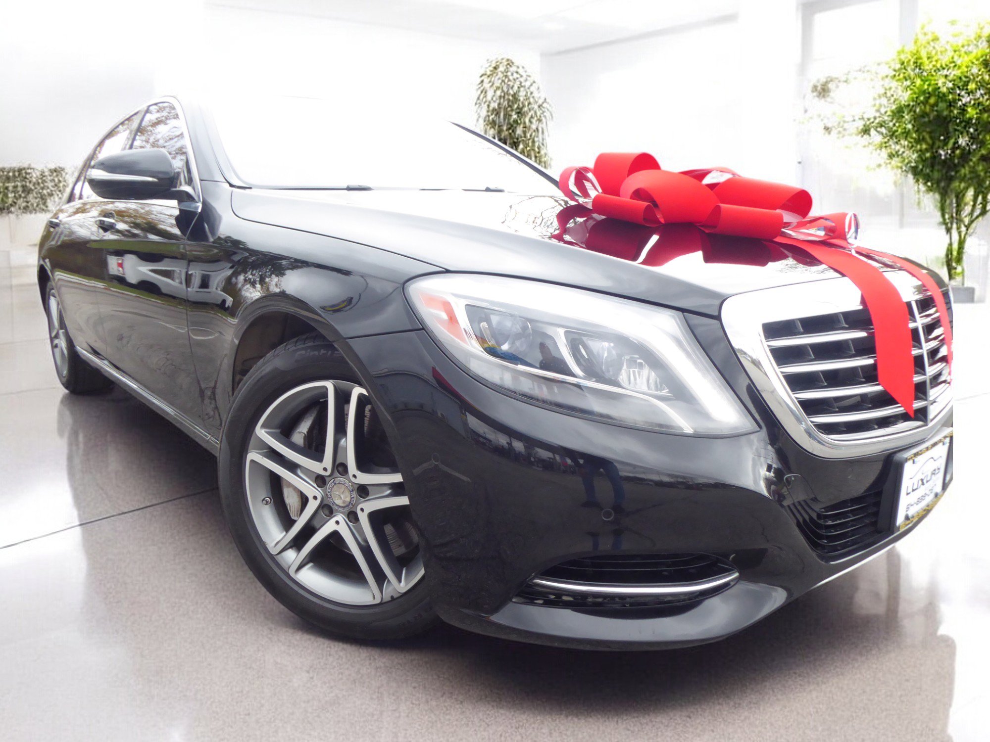 Used 2016 Mercedes-Benz S 550 4MATIC Sedan w/ Premium Package image 1