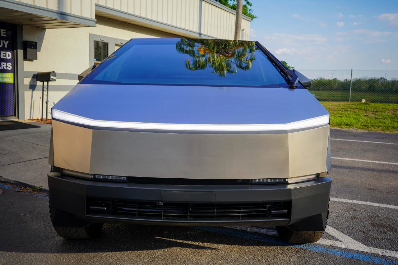 Used 2024 Tesla Cybertruck AWD Crew Cab image 2