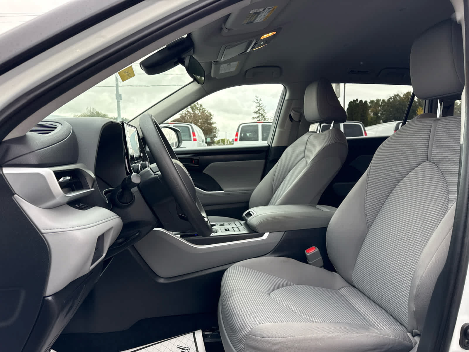 Used 2020 Toyota Highlander L AWD/4WD image 11
