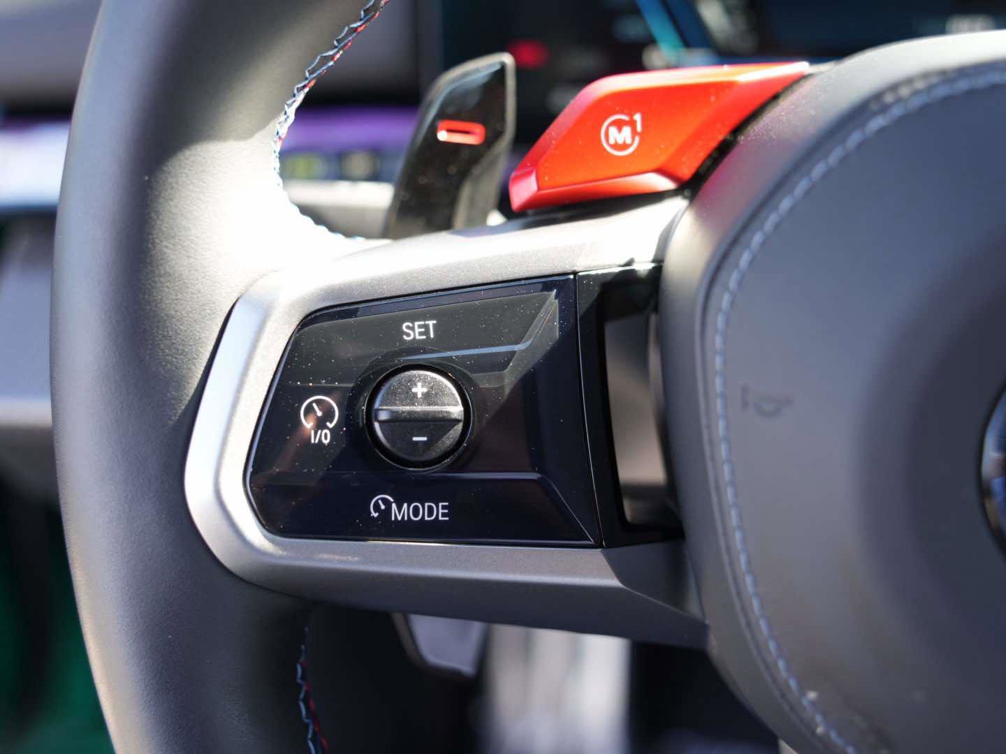 Used 2025 BMW M5 w/ Carbon Package image 24