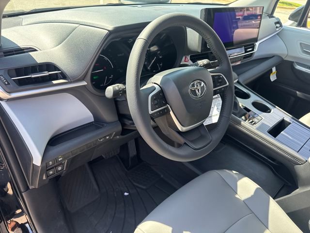New 2026 Toyota Sienna XLE image 18