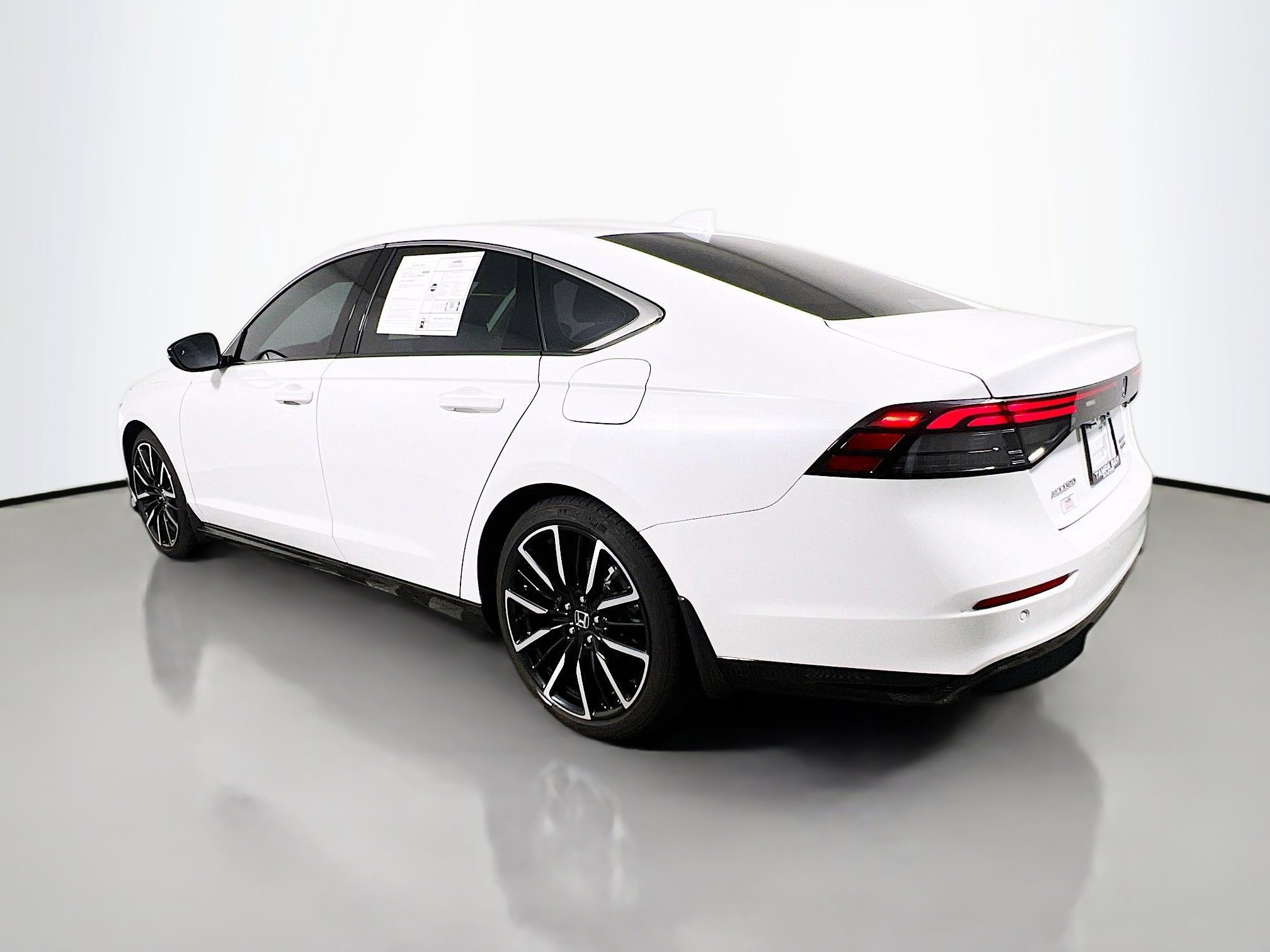 Used 2023 Honda Accord Touring image 8