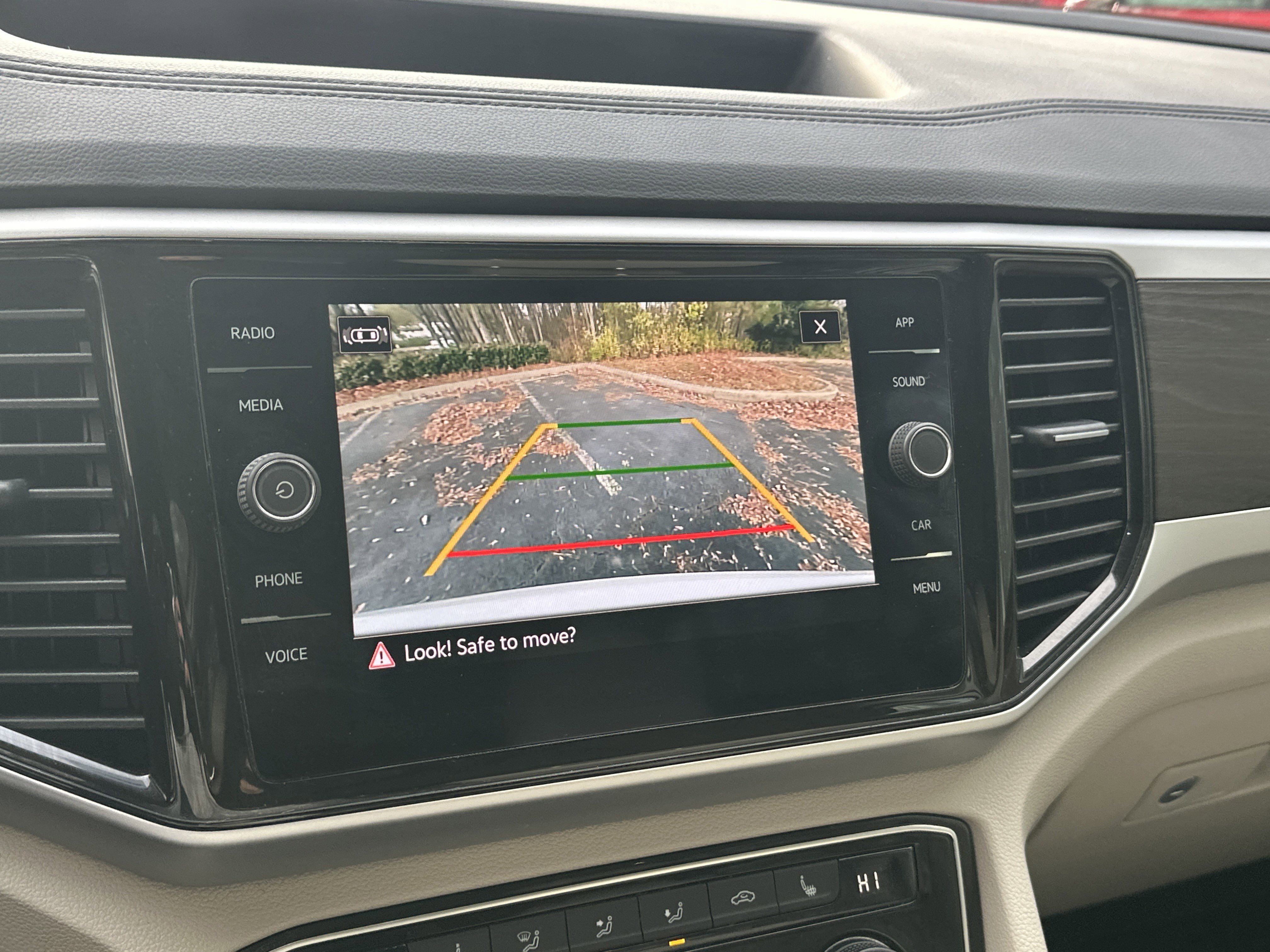 Used 2022 Volkswagen Atlas SE image 32