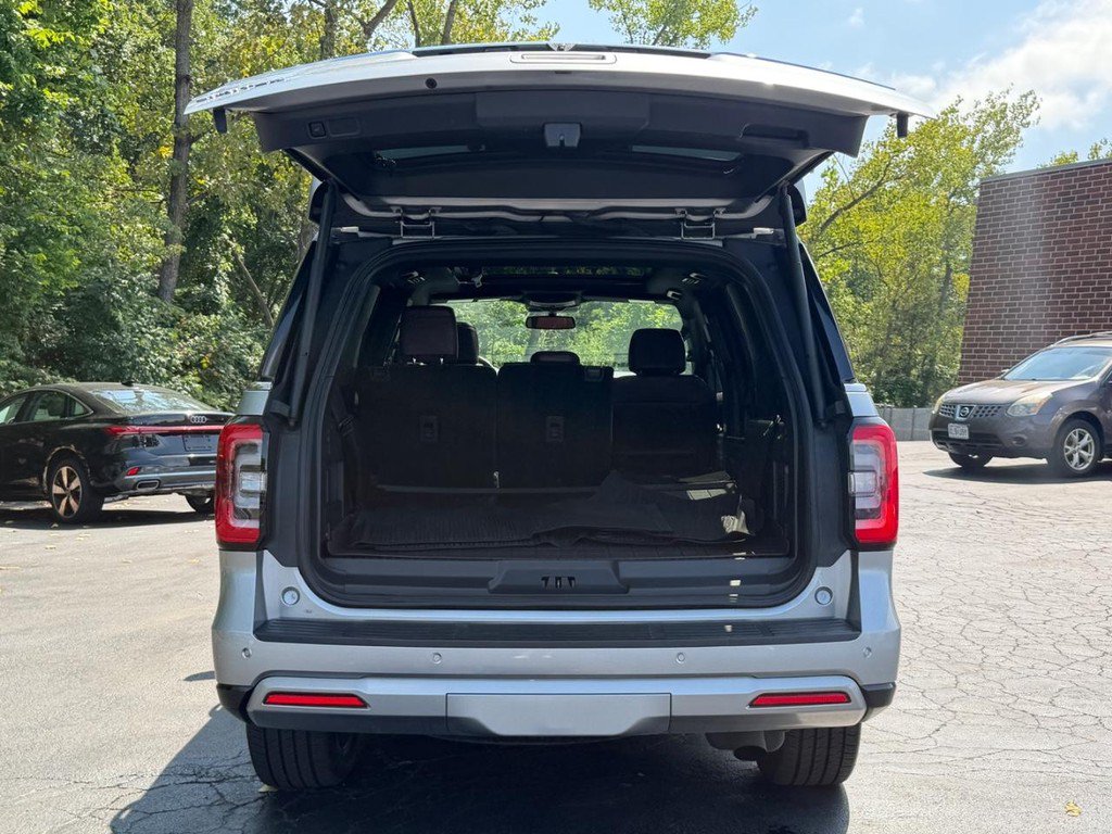 Used 2024 Ford Expedition Limited AWD/4WD image 4