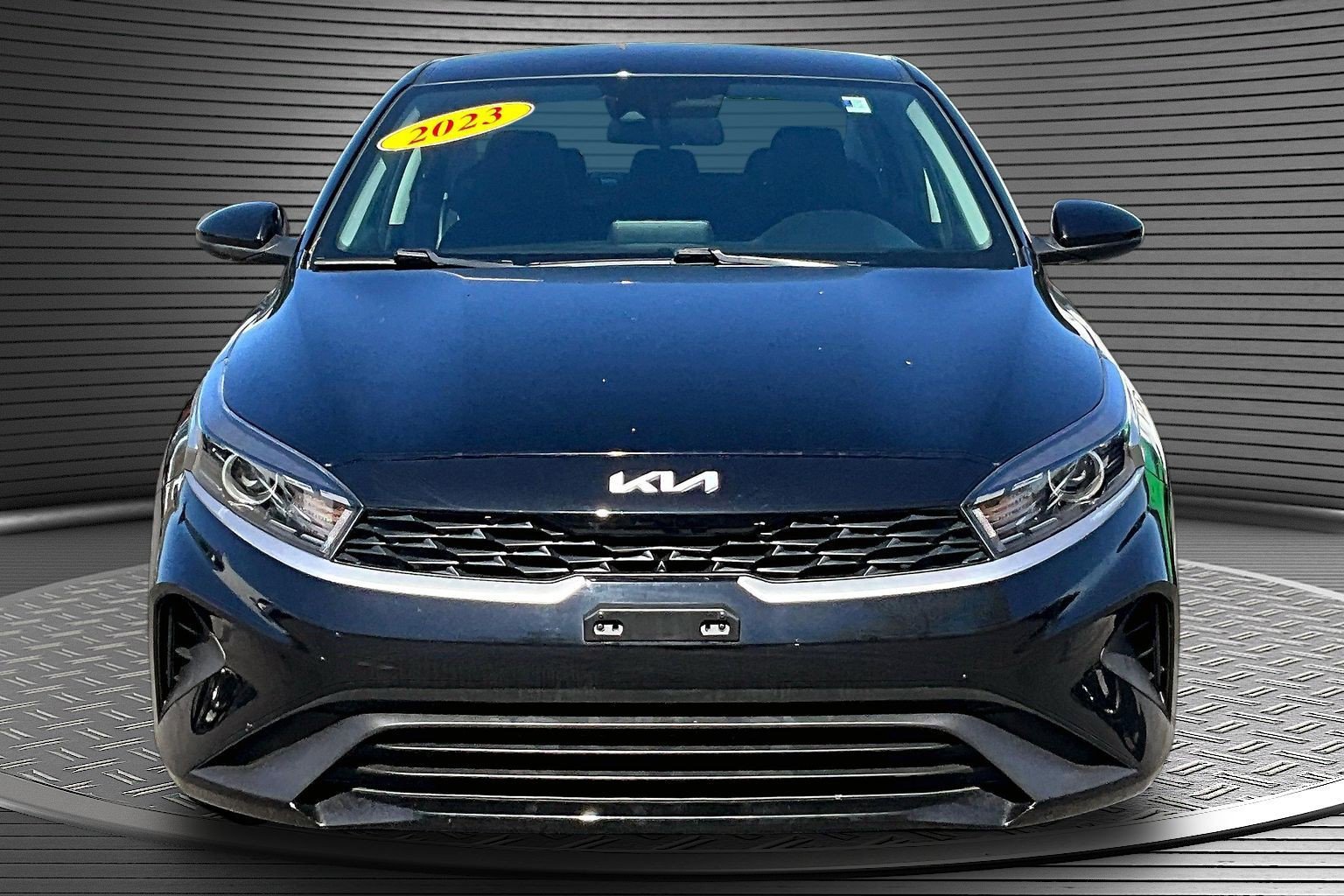 Used 2023 Kia Forte LXS FWD image 2