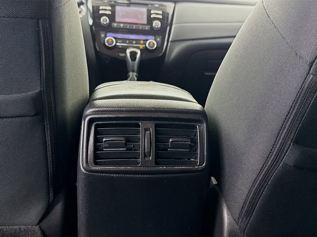 Used 2017 Nissan Rogue SV FWD image 30