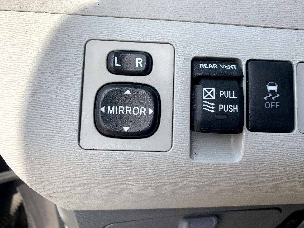 Used 2014 Toyota Sienna XLE image 34