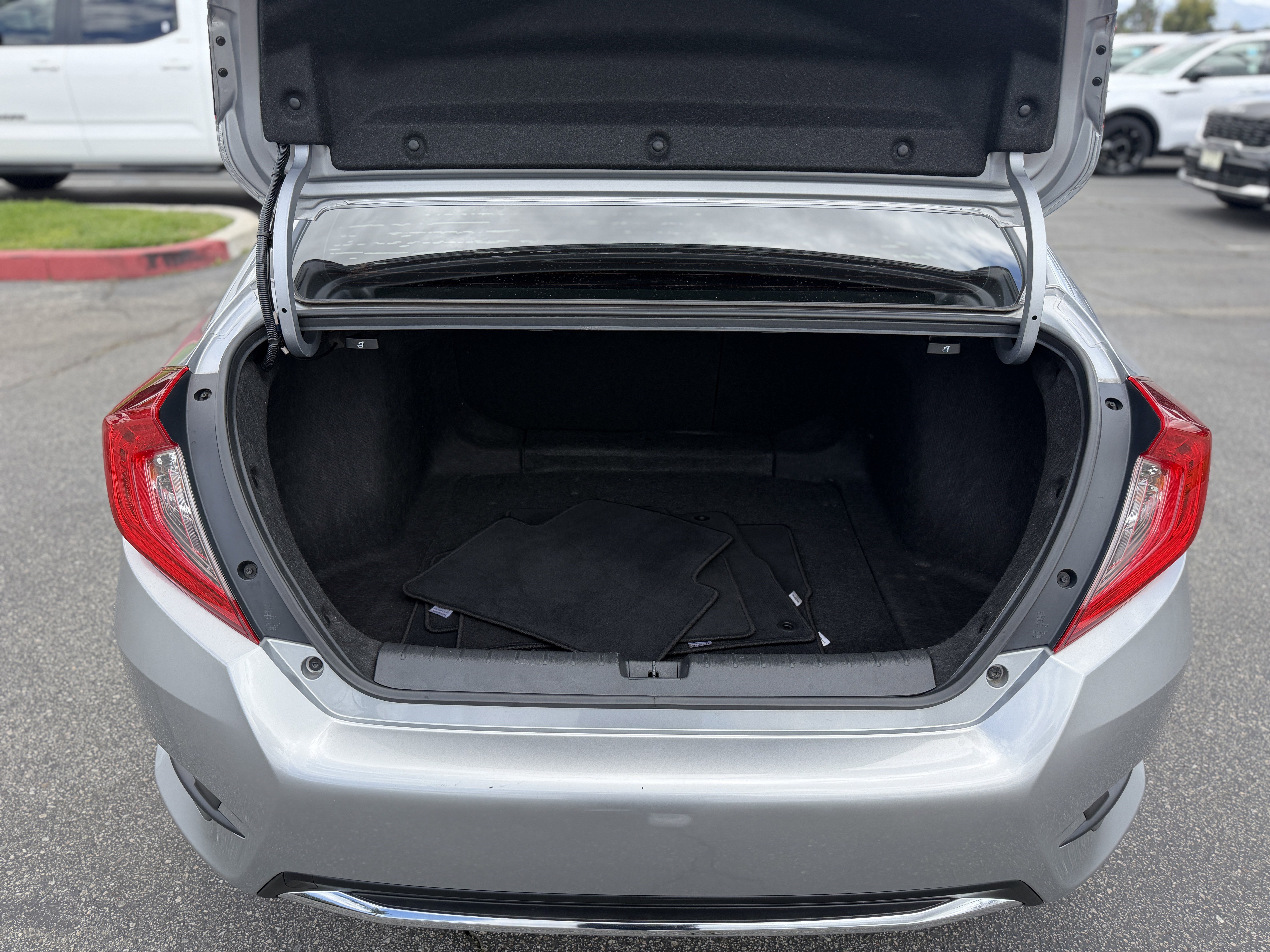 Used 2019 Honda Civic Touring image 10