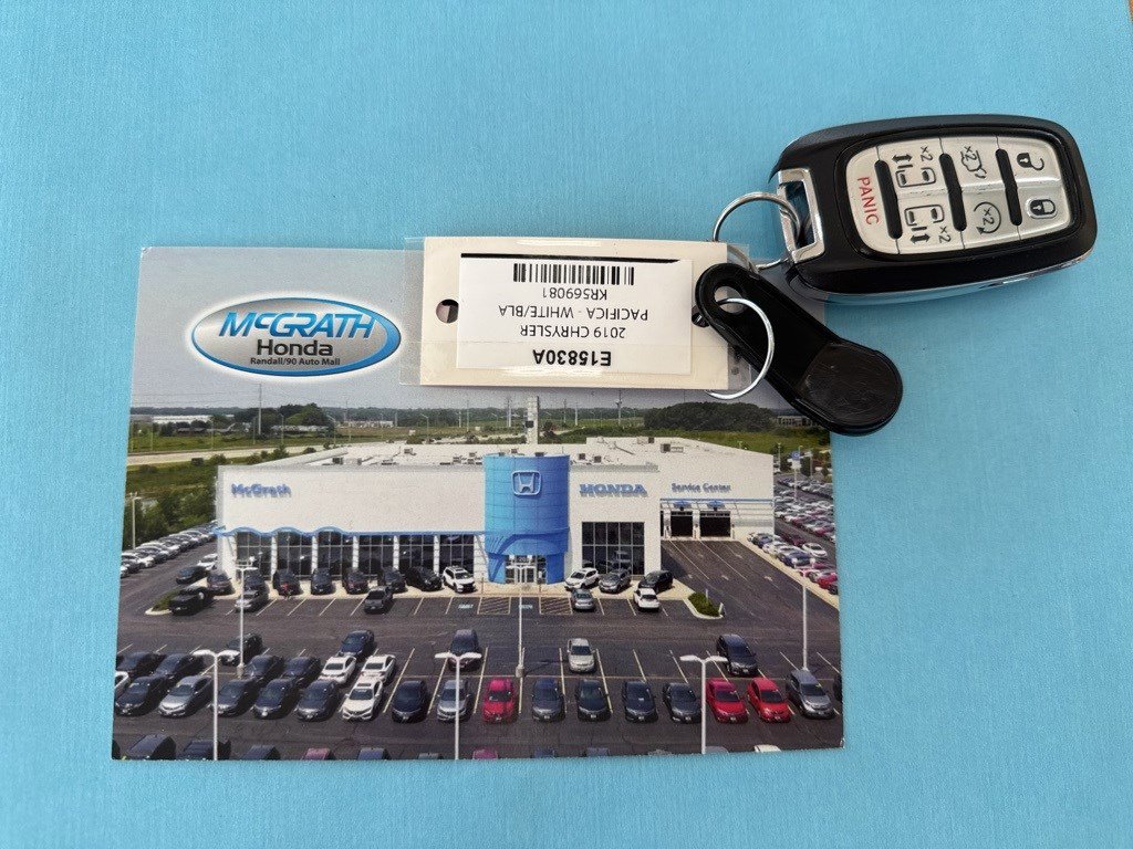 Used 2019 Chrysler Pacifica Touring-L Plus w/ Advanced Safetytec Group image 3