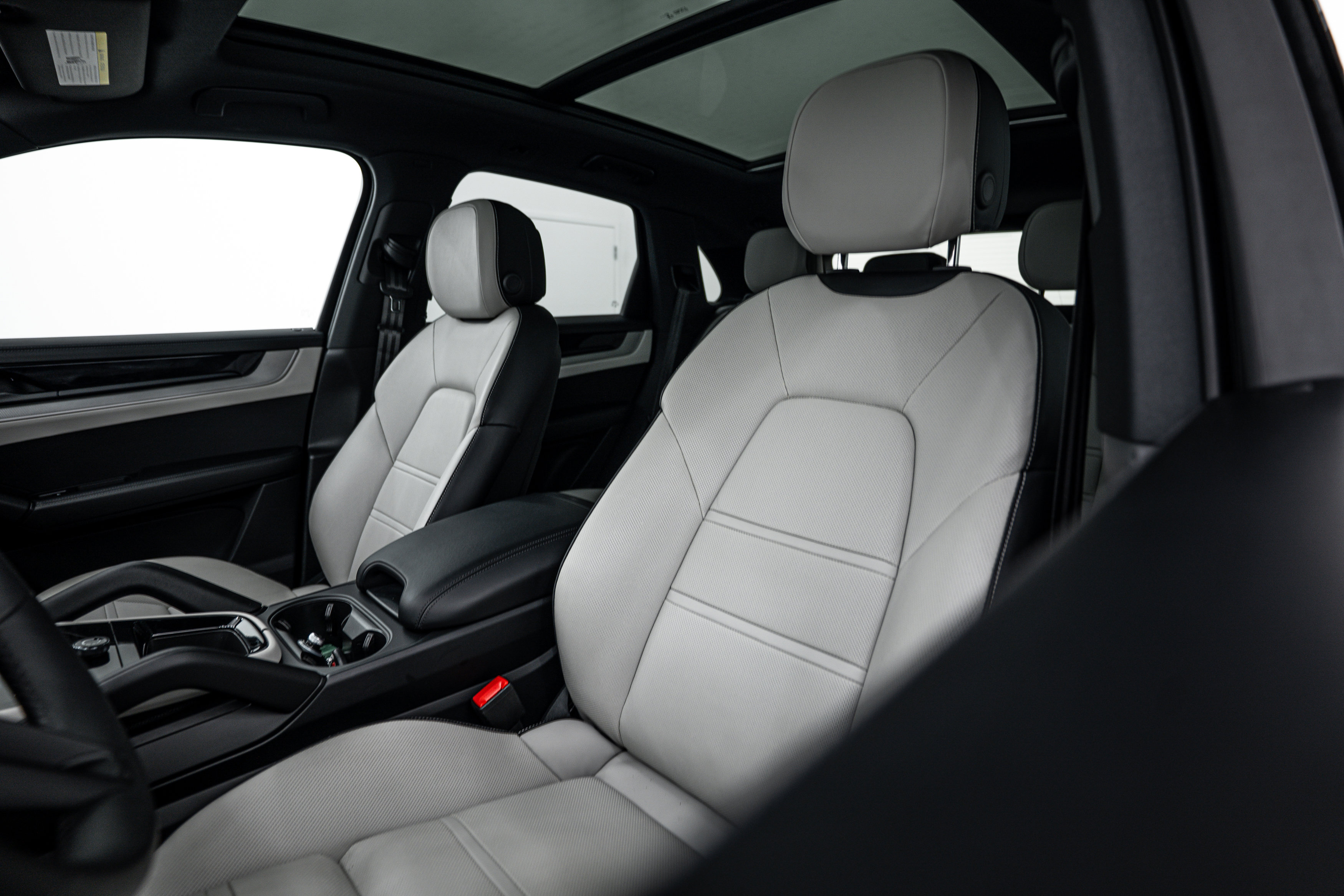 Certified 2025 Porsche Cayenne S AWD/4WD image 21