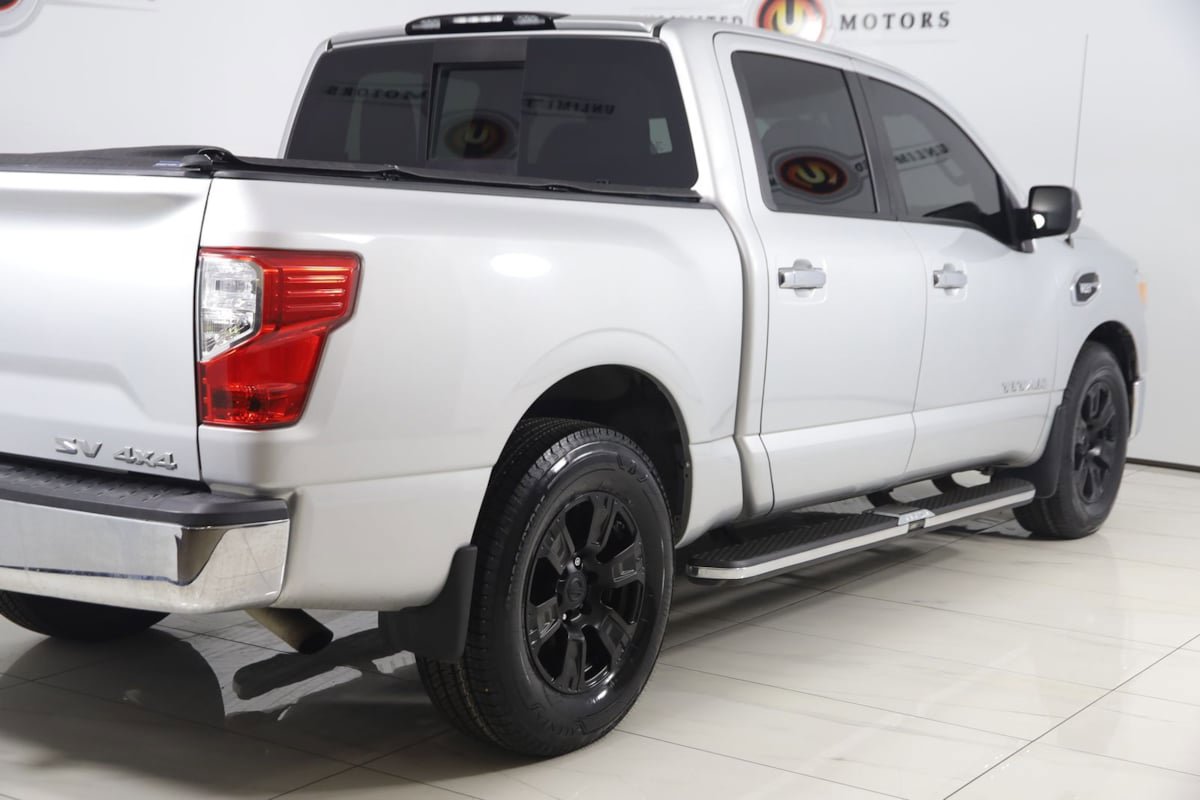 Used 2017 Nissan Titan SV AWD/4WD image 40