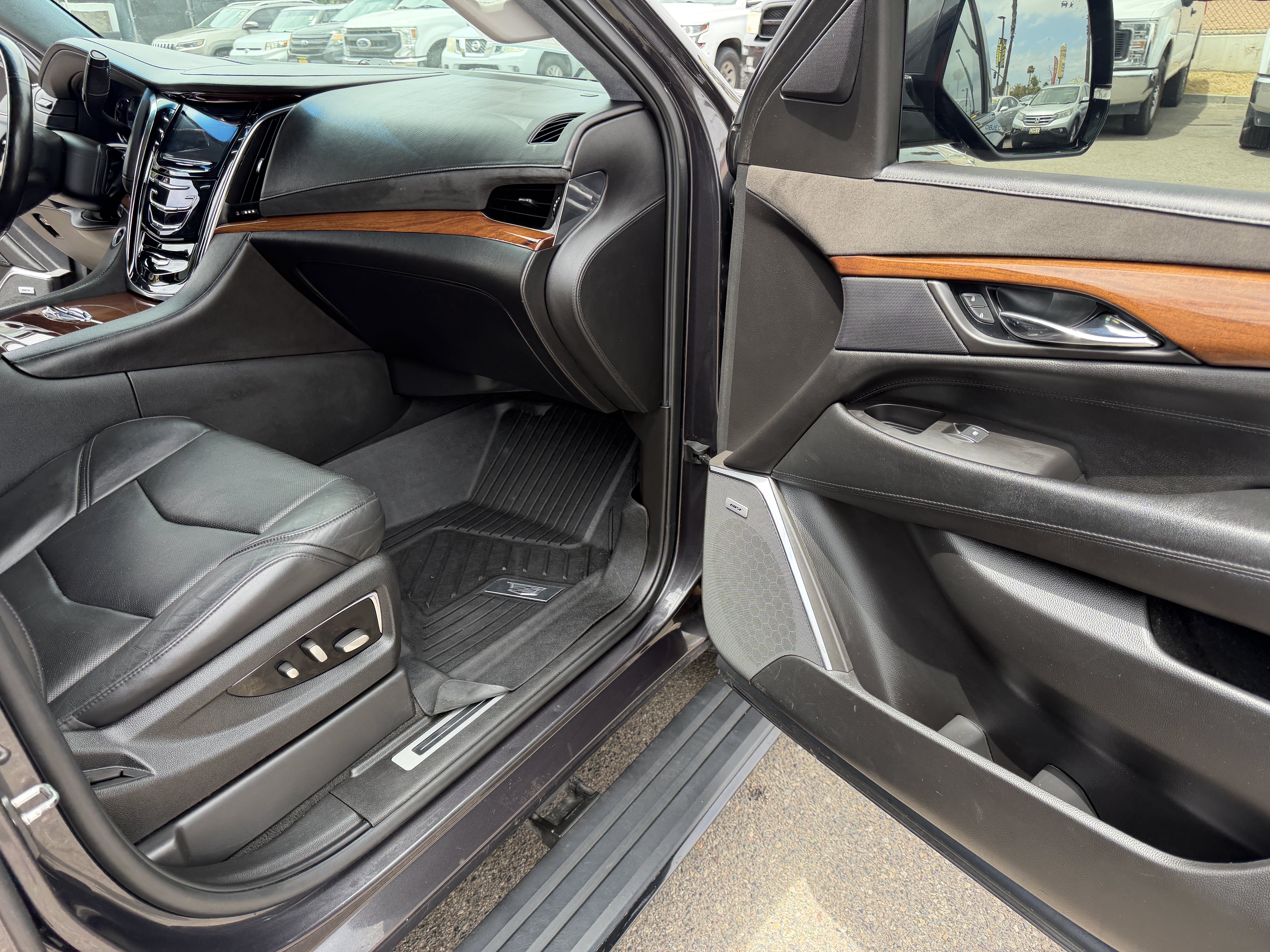 Used 2016 Cadillac Escalade ESV Premium AWD/4WD image 20